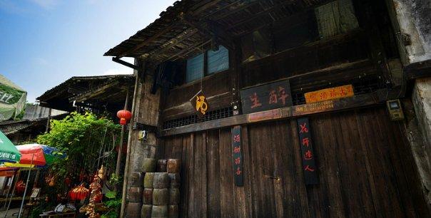 为什么总有些老人们聚在一起争论着“天下大事”？游戏画面